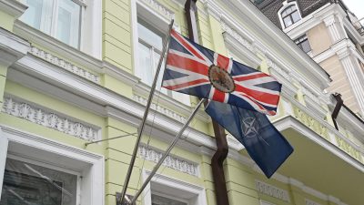 Великобритания, Австралия и Германия отзывают сотрудников посольств из Киева