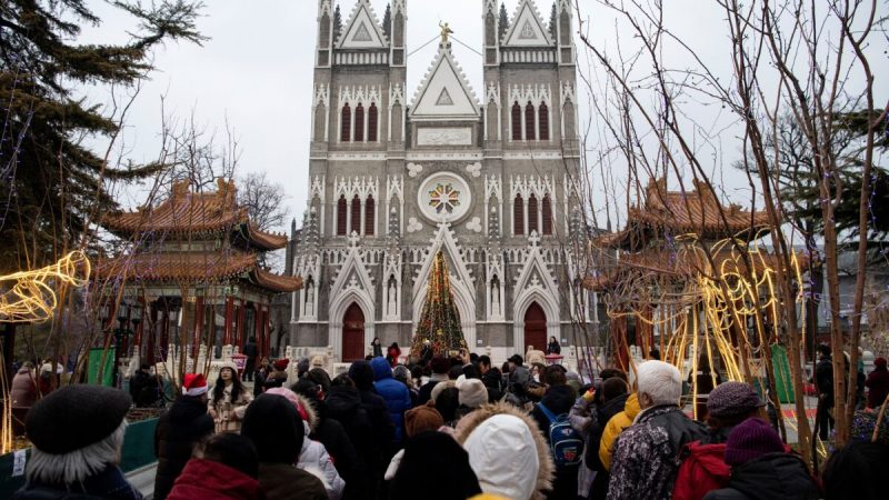 Прихожане у собора Сишику в сочельник, Пекин 24 декабря 2019 г. (Noel Celsis/AFP via Getty Images) | Epoch Times Россия