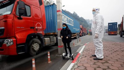 Политика «нулевого COVID» Китая привела к скоплению грузов на границе с Вьетнамом