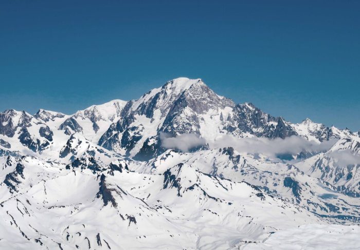 Альпинист, нашедший на Монблане драгоценности стоимостью $340000, получит половину