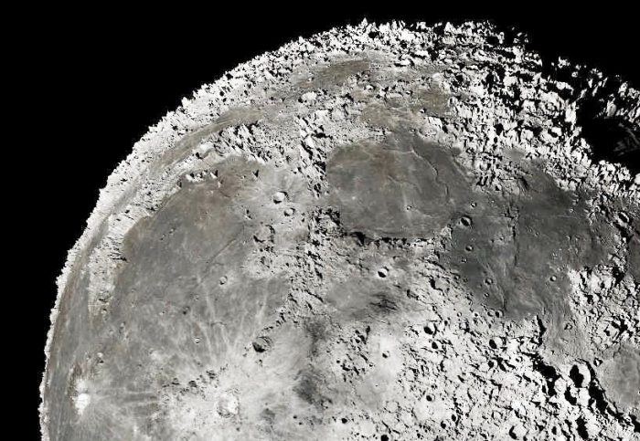 Фотограф использует 200 тысяч снимков Луны для отражения её рельефа