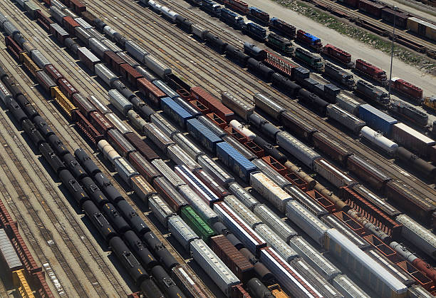 Грузовые железнодорожные составы. Фото:  Bruce Bennett/Getty Images) | Epoch Times Россия