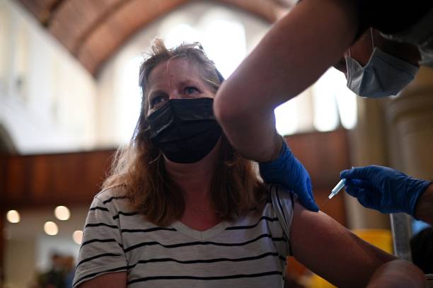 Прививка от Covid-19.  Фото: DANIEL LEAL/AFP via Getty Images | Epoch Times Россия