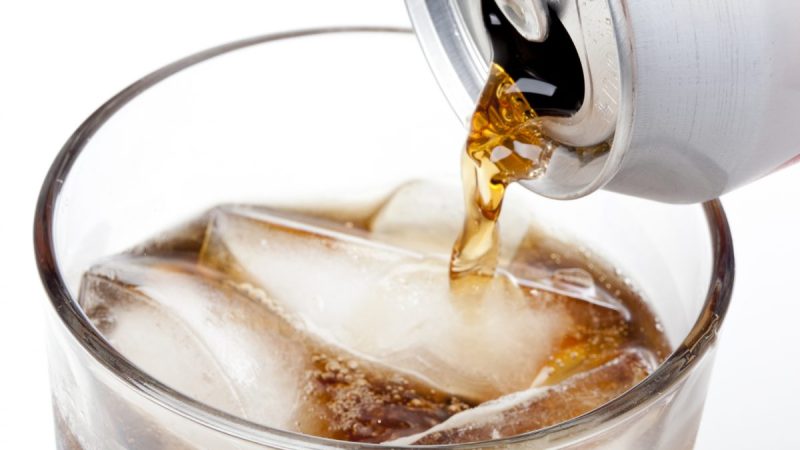 Продукты и напитки с высоким содержанием сахара снижают усвоение питательных веществ. (Фото: bhofack2/iStock) | Epoch Times Россия