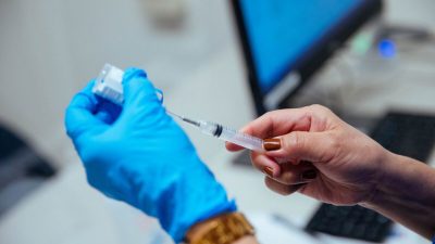 Британский медицинский журнал требует обнародовать все данные о вакцинах против COVID-19