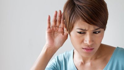 COVID связан с потерей слуха, шумом в ушах и головокружением