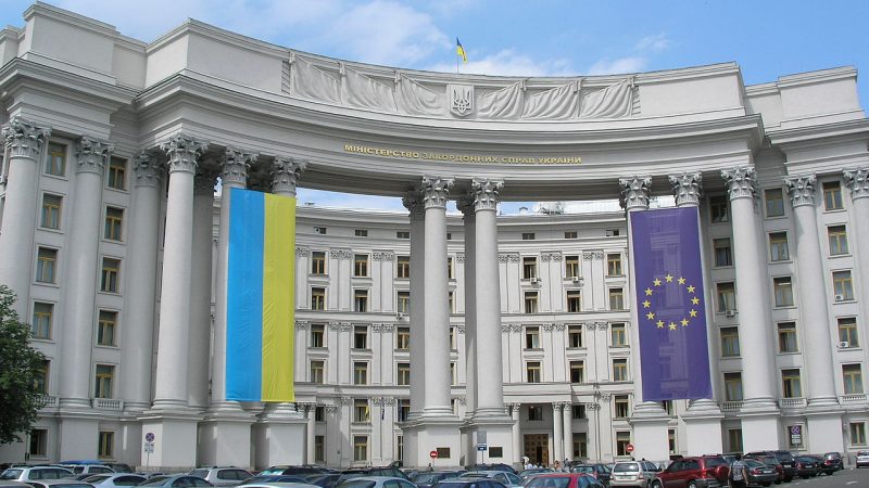 Украина призвала своих граждан немедленно покинуть Россию | Epoch Times Россия
