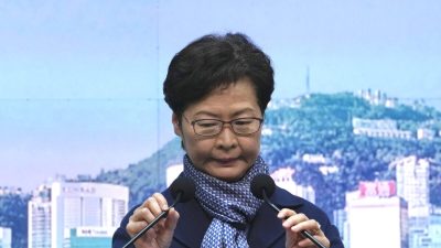 Гонконг отложил выборы лидера из-за вспышки COVID-19