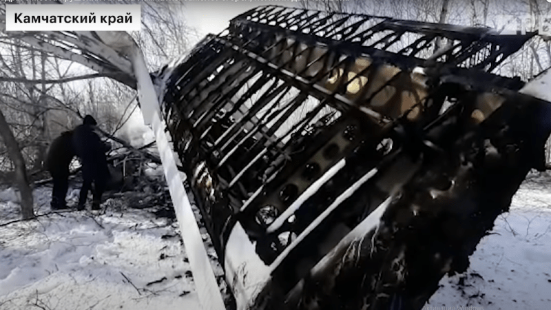 Первые кадры с места крушения Ан-2 на Камчатке: самолёт сгорел, погибли два человека.  Скриншот/youtube.comСкриншот/youtube.com | Epoch Times Россия