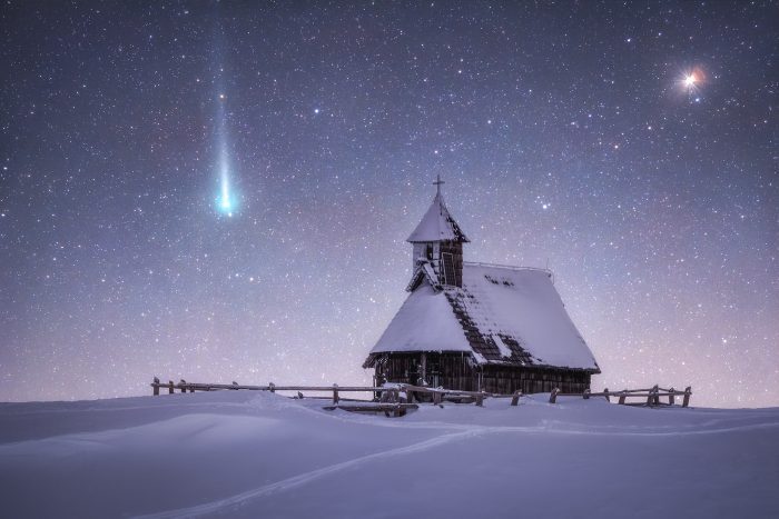 Млечный Путь на фоне чудесных зимних пейзажей