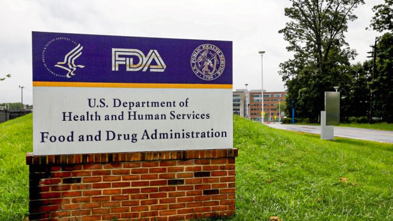  Вывеска на здании штаб-квартиры Управления по контролю за продуктами и лекарствами США (FDA) в Уайт-Оук, штат Мэриленд, 29 августа 2020 года. Andrew Kelly/Reuters
 | Epoch Times Россия