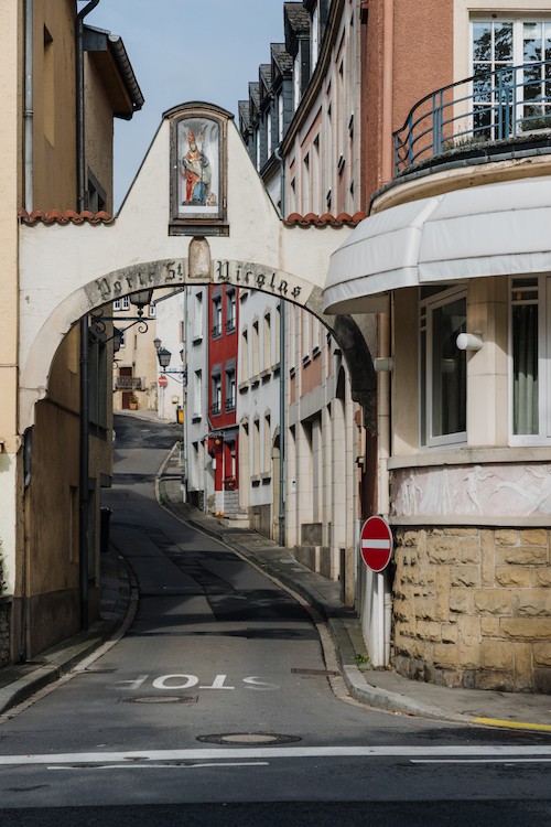  Улицы Ремиха, Люксембург. (Dennis Lennox)