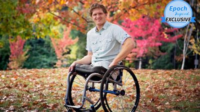 Человек потерял ноги в шесть лет, но смог жить полноценной жизнью