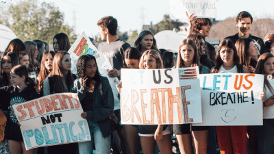 Американские школьники протестуют против ношения масок