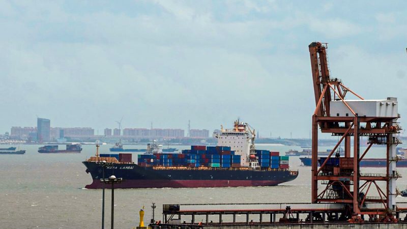 Морские контейнеры в порту Шанхая, Китай, 10 июля 2018 г. (Aly Song/Reuters)  | Epoch Times Россия