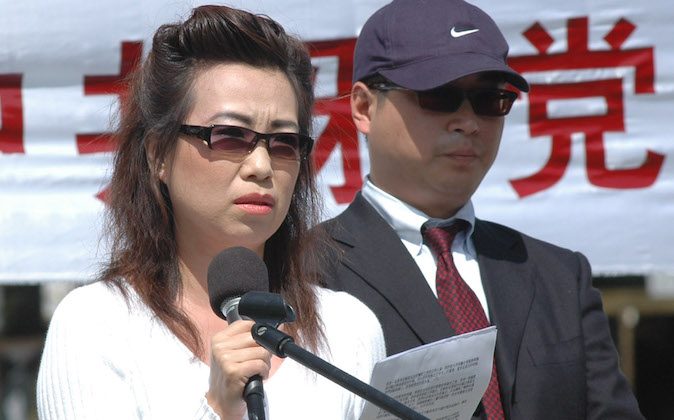 Энни на пресс-конференции в Вашингтоне, округ Колумбия, 20 апреля 2006 года. Это было её первое публичное свидетельство о масштабных зверствах в Китае. (TheEpochTimes)
