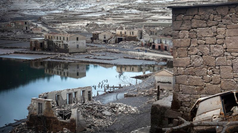Затопленный город-призрак появился из воды через 30 лет. (Miguel Riopa/AFP via Getty Images)  | Epoch Times Россия
