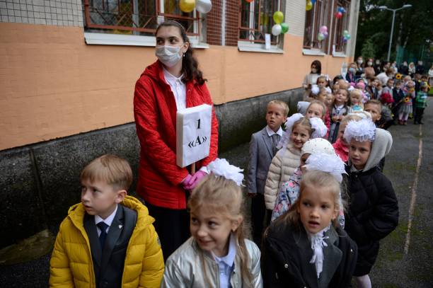 Учительница младших классов. Фото: KIRILL KUDRYAVTSEV/AFP via Getty Images | Epoch Times Россия
