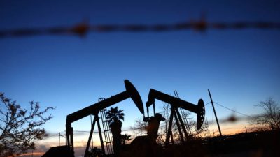 Нефть дешевеет на фоне кризиса в мировой банковской системе