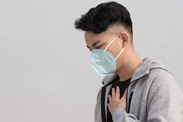 Если зимой у вас появилась боль в груди, одышка или учащённое сердцебиение, необходимо как можно скорее обратиться в больницу (изображение: Shutterstock)