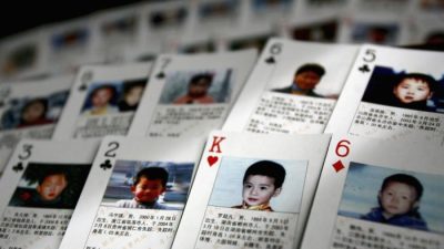 Прикованная цепью мать восьмерых детей разоблачает торговлю людьми в Китае