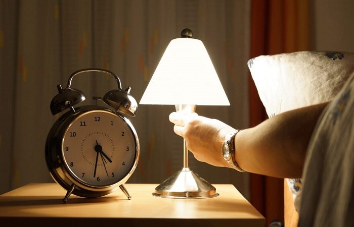 Самая низкая частота сердечно-сосудистых заболеваний была зафиксирована в исследовании у тех людей, кто ложился спать между 22:00 и 23:00. (Bacho/Shutterstock) | Epoch Times Россия