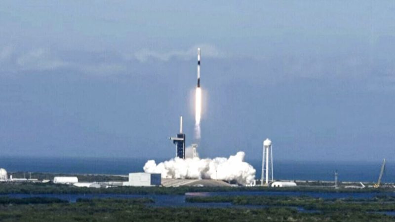 Falcon 9 с 49 спутниками Starlink стартует в Космическом центре Кеннеди на мысе Канаверал, штат Флорида, 3 января 2022 года. Фото: Screenshot/SpaceX via AP
 | Epoch Times Россия