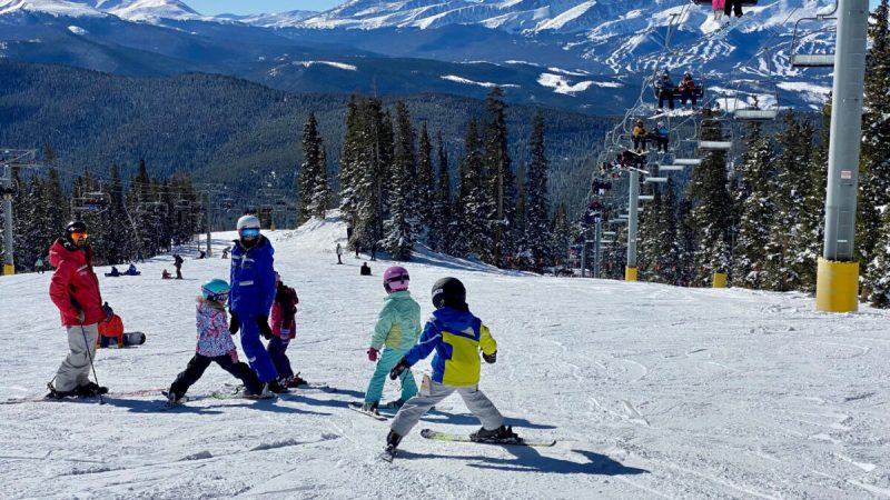 Лыжная школа на горнолыжном курорте Кистоун, Колорадо. Фото: Margot Black | Epoch Times Россия