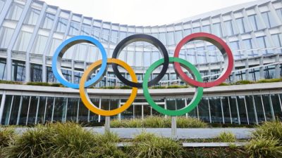 МОК намерен запретить российским и белорусским спортсменам участвовать в международных соревнованиях