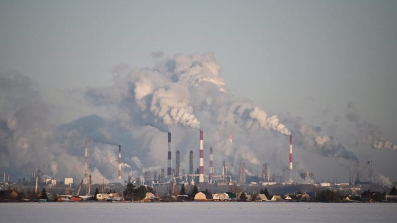 Вид на нефтеперерабатывающий завод компании «Газпром нефть» в Омске, Россия, 10 февраля 2020 года. (AlexeyMalgavko/Reuters)  | Epoch Times Россия