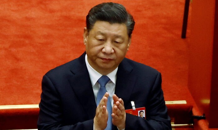 Китайский лидер Си Цзиньпин на открытии Всекитайского собрания народных представителей (ВСНП) в Доме народных представителей в Пекине, Китай, 5 марта 2022 года. (CarlosGarciaRawlins/Reuters) | Epoch Times Россия