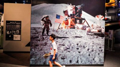 Оригинал фотографии Базза Олдрина на Луне продан на аукционе за $7700