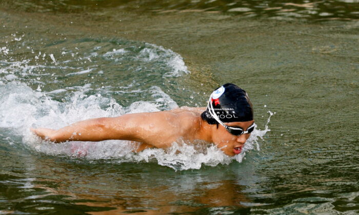 ПловецДжоди Ли, 15 лет, тренируется в RepulseBay, в Гонконге, 11 марта 2022 года. (TyroneSiu/Reuters)
 | Epoch Times Россия