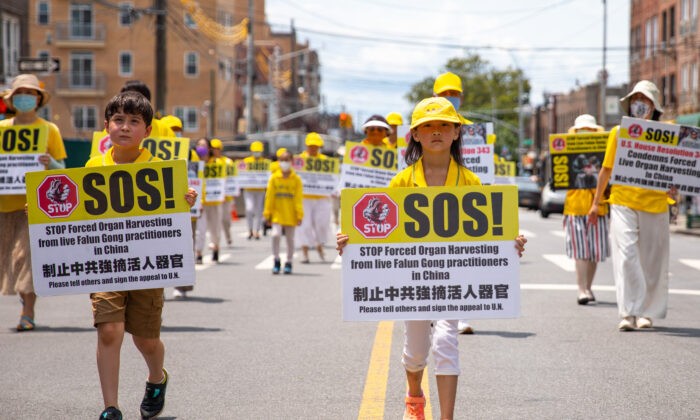 Последователи Фалуньгун участвуют в параде, посвящённом 22-й годовщине преследования Фалуньгун в Китае. Бруклин, штат Нью-Йорк, 18 июля 2021 г. Фото: ChungIHo/TheEpochTimes | Epoch Times Россия