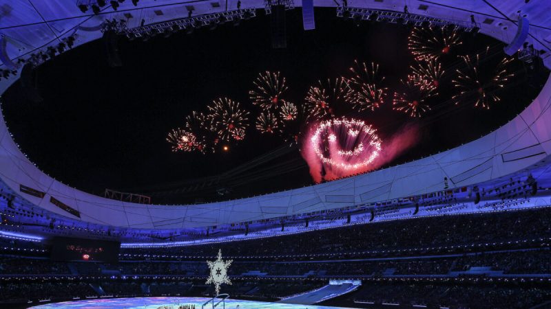 Фейерверк во время церемонии открытия Зимних Паралимпийских игр 2022 года на национальном стадионе в Пекине, Китай, 4 марта 2022 года.  (Wang He/Getty Images for International Paralympic Committee)  | Epoch Times Россия