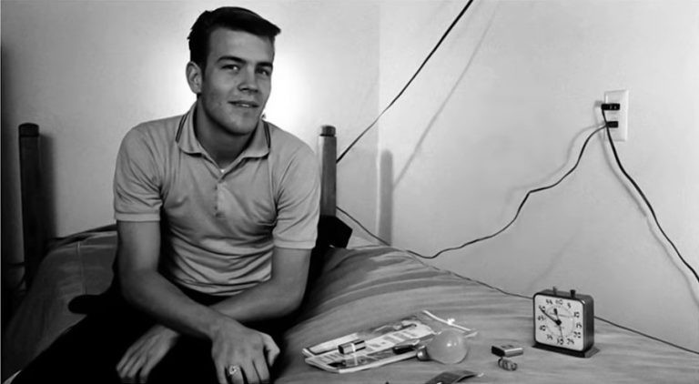Американский подросток Рэнди Гарднер провёл эксперимент по лишению сна для научного проекта в 1963 году. (Image: Screenshot via YouTube)