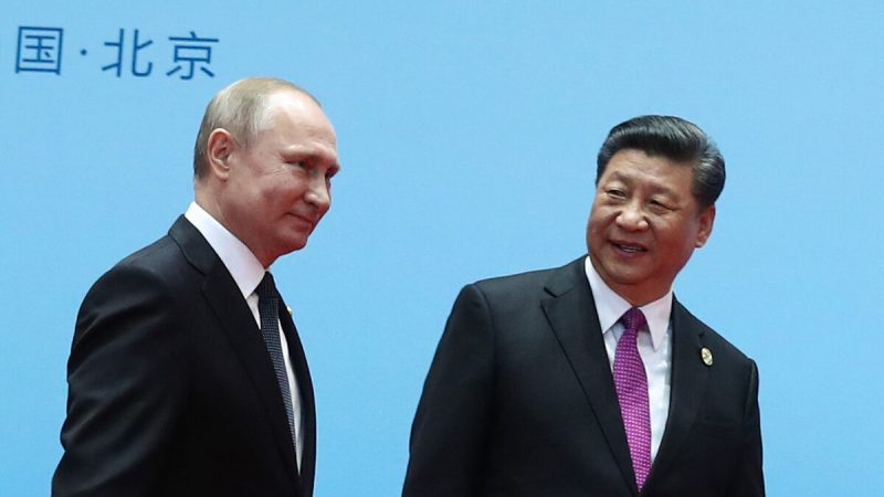 Китайский лидер Си Цзиньпин (справа) и президент России Владимир Путин в последний день форума «Один пояс, один путь» в Пекине, 27 апреля 2019 г. (Valery Sharifulin/Sputnik/AFP via Getty Images)  | Epoch Times Россия
