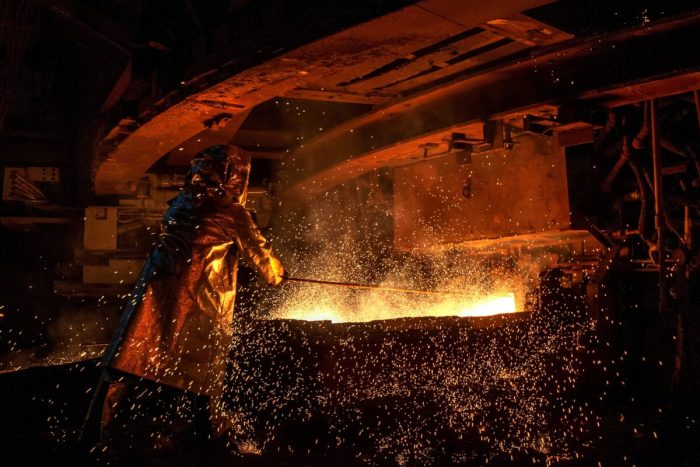 Крупнейший в мире производитель никеля терпит миллиардные убытки