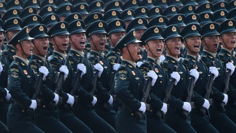 Китайские войска во время военного парада на площади Тяньаньмэнь в Пекине 1 октября 2019 года. (Greg Baker/AFP via Getty Images)  | Epoch Times Россия