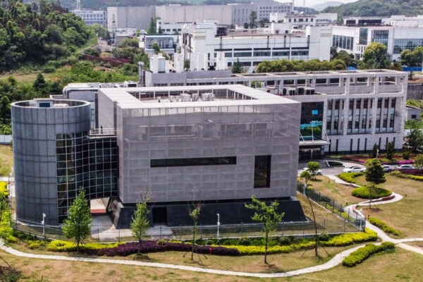 Лаборатория P4 с высшим уровнем биологической безопасности в институте вирусологии в Ухане, Китай, 17 апреля 2020 года. Фото: AFP viaGettyImages/ HectorRetamal