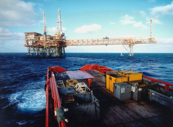 Нефтедобывающий комплекс Cossack Pioneer австралийского ресурсного гиганта Woodside в рамках газового проекта North West Shelf, который производит треть австралийской нефти и половину природного газа, у северо-западного побережья Австралии. (AFP via Getty Images)