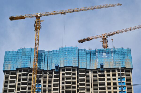 Строящееся здание в Шанхае, Китай, 24 сентября 2021 года. (HectorRetamal/AFP viaGettyImages)