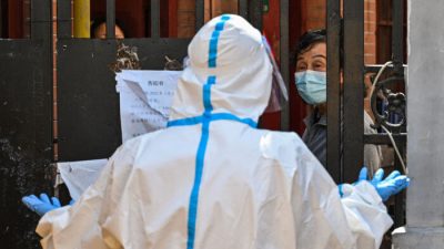 Жителям закрытого Шанхая отказывают в медицинской помощи