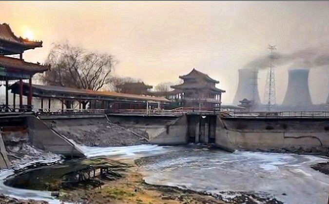 Загрязнение воды антибиотиками в Китае представляет серьёзную угрозу для окружающей среды и здоровья человека. На фотографии изображена река, расположенная в промышленной зоне. (Video screenshot by Epoch Times)
 | Epoch Times Россия