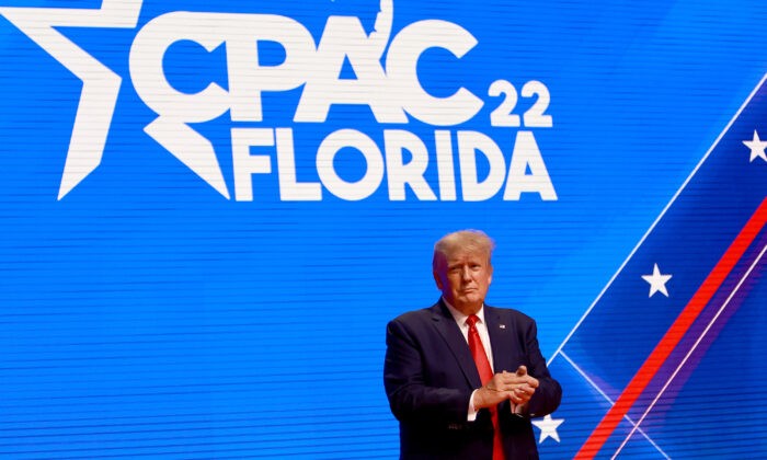 Бывший президент Дональд Трамп выступает во время Конференции консервативных политических действий (CPAC) в TheRosenShingleCreek в Орландо, штат Флорида, 26 февраля 2022 года. (JoeRaedle/GettyImages)
 | Epoch Times Россия