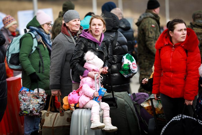 Украинские беженцы прибывают в Польшу. Фоторепортаж