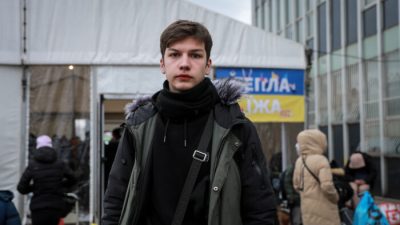Милосердие среди горя: волонтёры тепло встречают украинских беженцев в Варшаве