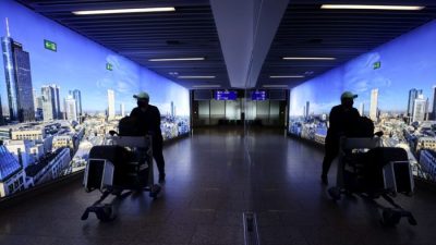 В Германии отменены сотни авиарейсов: бастуют сотрудники службы безопасности