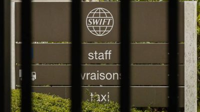 ЕС отключит от SWIFT семь российских банков