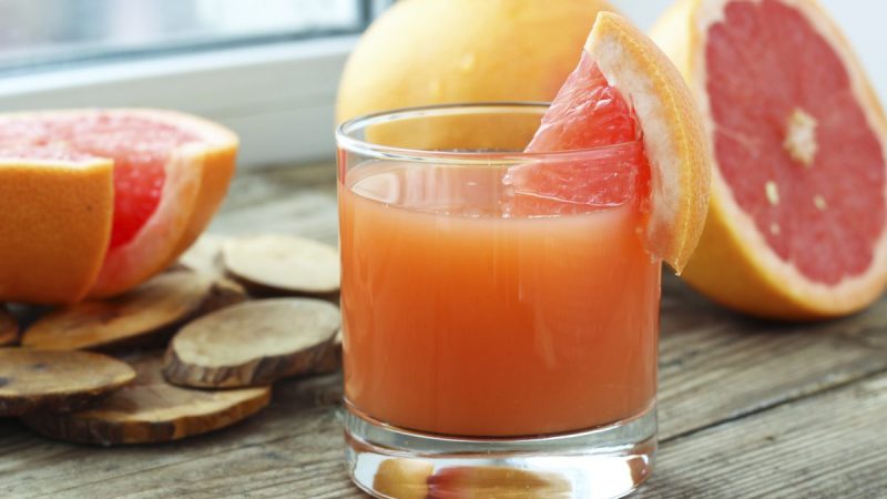У женщин, которые регулярно ели грейпфрут или пили его сок наблюдался более низкий уровень триглицеридов. (tesdei/iStock)
 | Epoch Times Россия